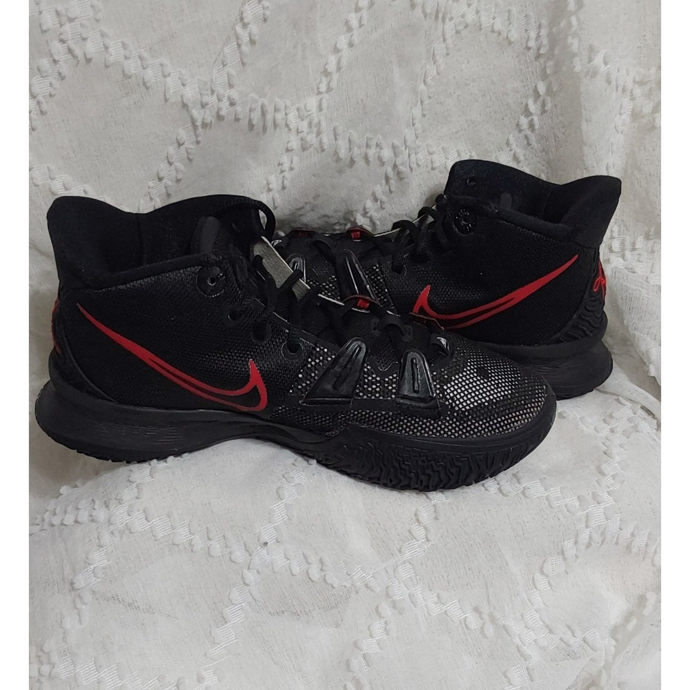 Nike Kyrie Flytrap 4 in the "Black University Red" CQ9326-001 Mens 7.5